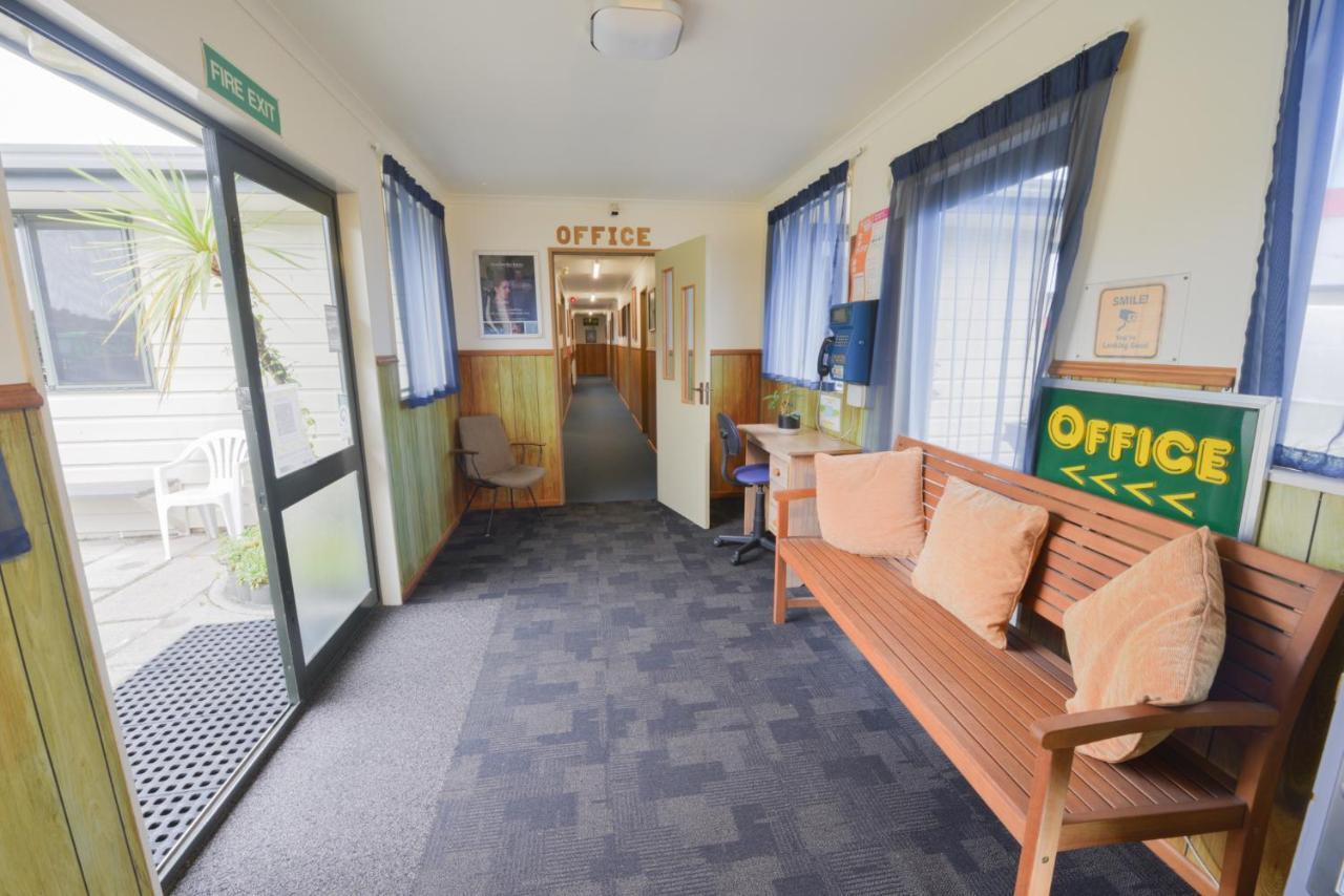 Wilderness Backpackers Hostel Haast Exterior photo