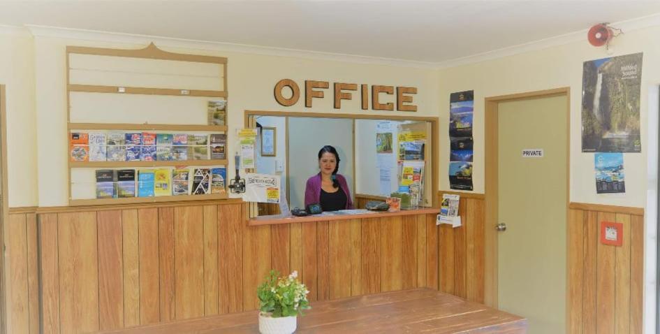 Wilderness Backpackers Hostel Haast Exterior photo